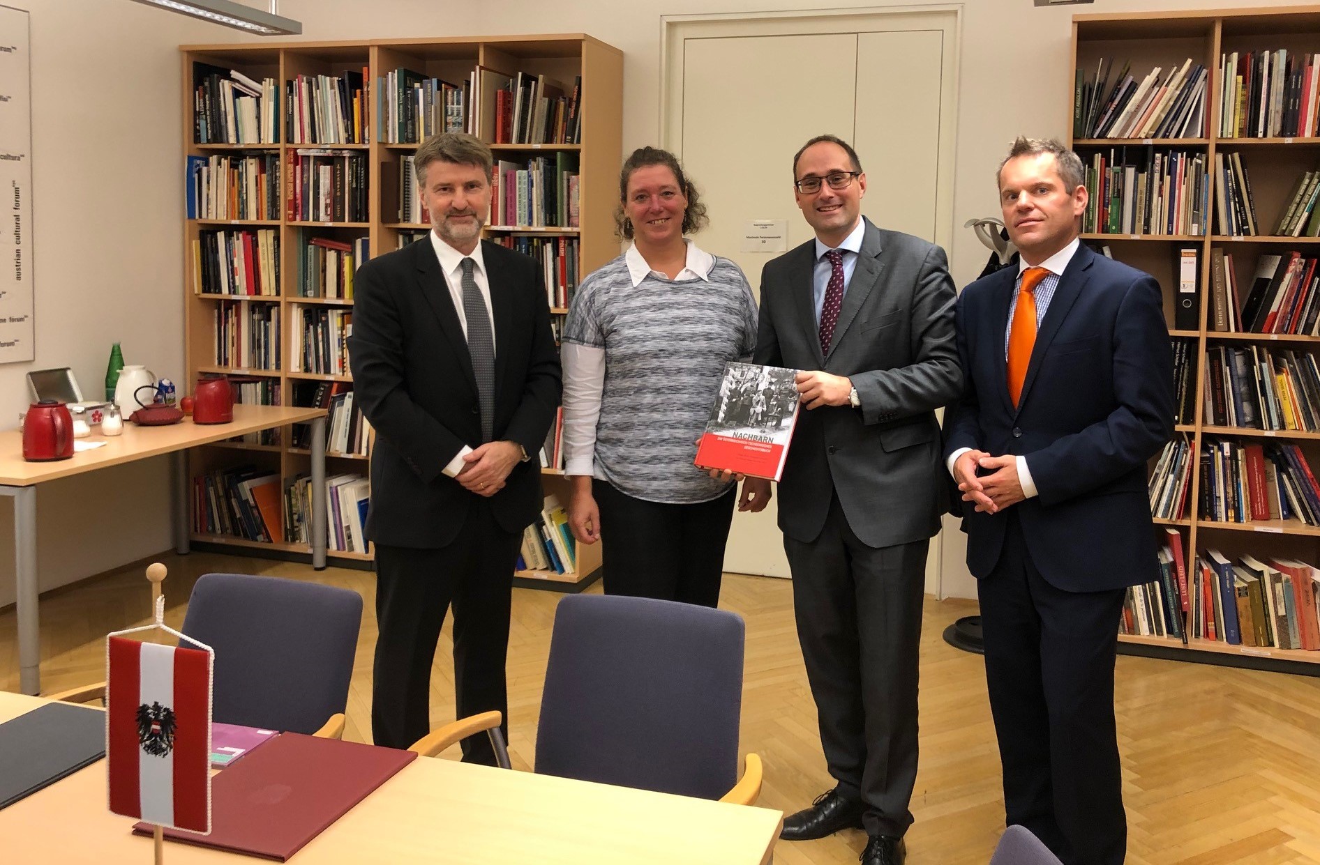 03-cz-au-joint-mtg-22-oct-2019-book-presentation-nachbarn.jpg