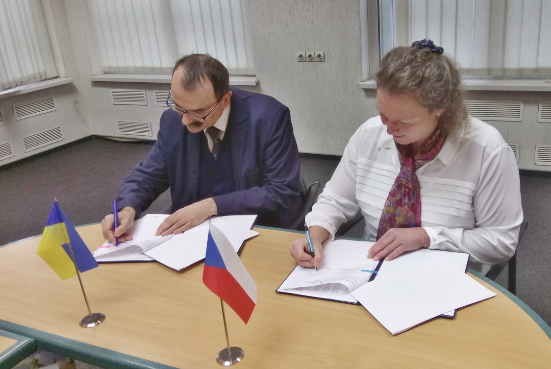 podpis-cr-ua-spoluprace-ve-vavai-30.10.2018.jpg